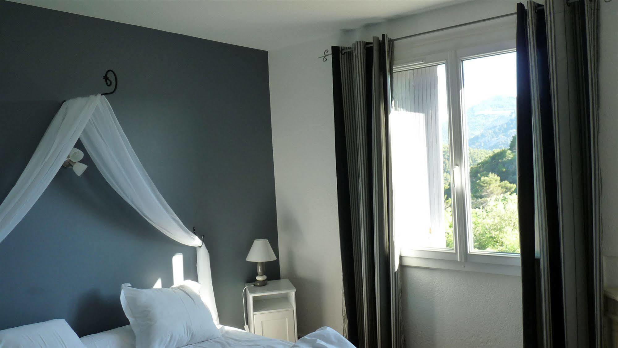 Propiac Logis Hotel Restaurant Le Plantevin מראה חיצוני תמונה